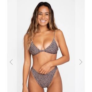 Skatie Sarah bikini top NWT